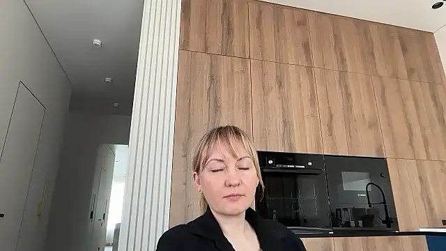 Snapshot of Dorielle chatting on 06-27-26, 12:22 Dorielle online show from 06-27-26, 12:22