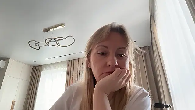 Snapshot of Dorielle chatting on 07-04-26, 12:33 Dorielle online show from 07-04-26, 12:33