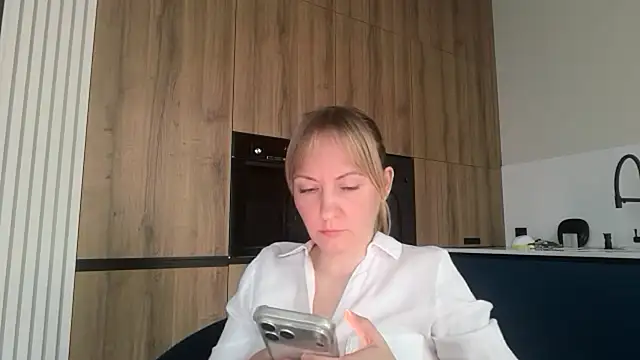 Snapshot of Dorielle chatting on 07-05-26, 02:46 Dorielle online show from 07-05-26, 02:46
