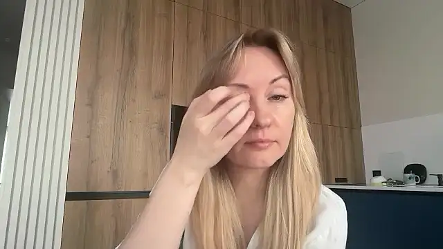 Snapshot of Dorielle chatting on 07-06-26, 03:03 Dorielle online show from 07-06-26, 03:03