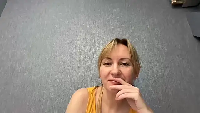Snapshot of Dorielle chatting on 07-10-26, 06:54 Dorielle online show from 07-10-26, 06:54