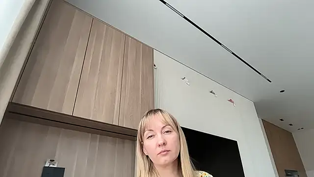 Snapshot of Dorielle chatting on 07-17-26, 08:54 Dorielle online show from 07-17-26, 08:54