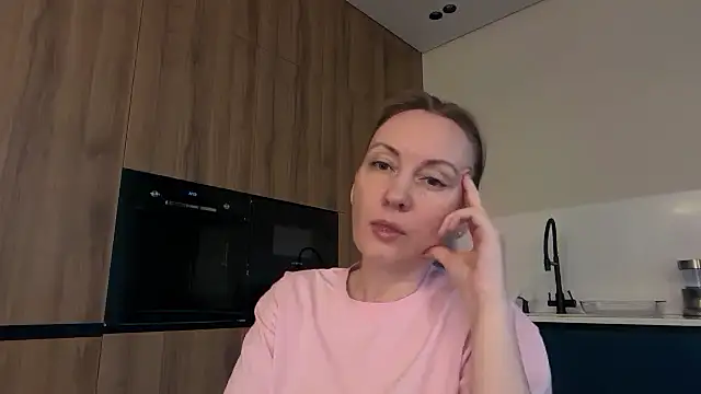 Snapshot of Dorielle chatting on 07-18-26, 03:05 Dorielle online show from 07-18-26, 03:05