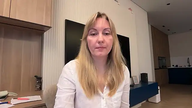 Snapshot of Dorielle chatting on 07-20-26, 03:03 Dorielle online show from 07-20-26, 03:03