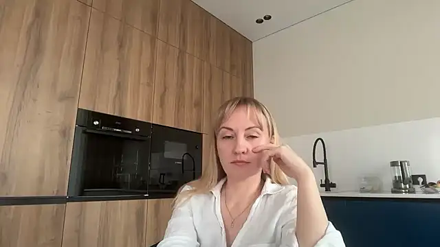 Snapshot of Dorielle chatting on 07-23-26, 01:53 Dorielle online show from 07-23-26, 01:53