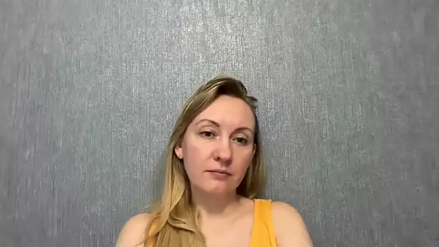 Snapshot of Dorielle chatting on 07-25-26, 04:37 Dorielle online show from 07-25-26, 04:37