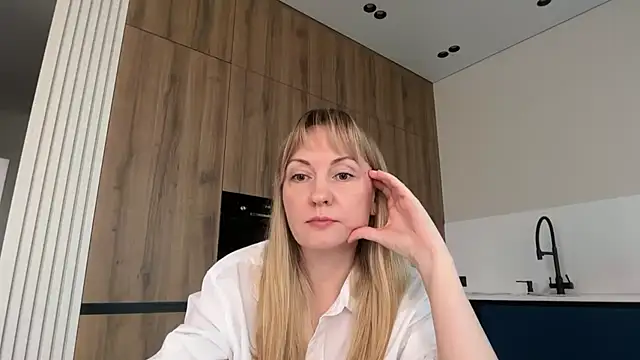 Snapshot of Dorielle chatting on 07-26-26, 02:02 Dorielle online show from 07-26-26, 02:02