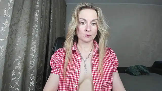 Snapshot of kelly_copperfield chatting on 10-21-25, 03:35 kelly copperfield online show from 10-21-25, 03:35