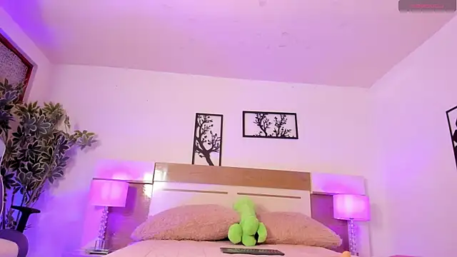 sophia duarte  online show from 07-18-26, 12:09