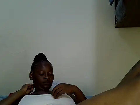 PetitePeachy online show from 06-24-26, 05:06