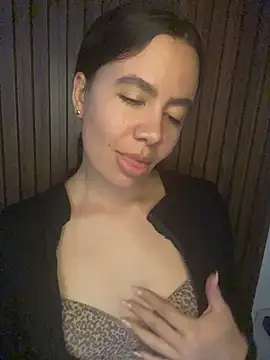 valentinaEliott online show from 07-04-26, 04:07