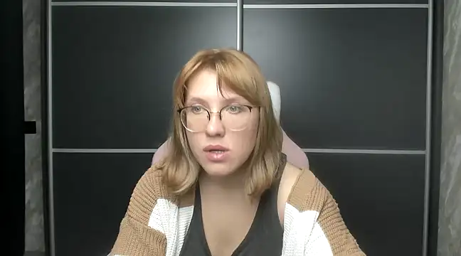 Snapshot of Reginasmilee chatting on 02-07-25, 03:41 Reginasmilee online show from 02-07-25, 03:41