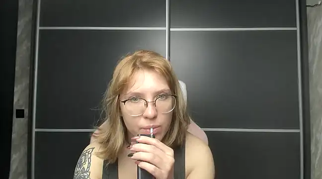 Snapshot of Reginasmilee chatting on 02-08-25, 02:58 Reginasmilee online show from 02-08-25, 02:58