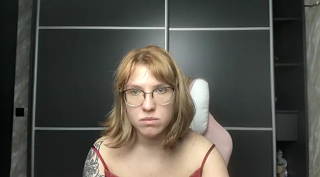 Snapshot of Reginasmilee chatting on 02-08-25, 06:33 Reginasmilee online show from 02-08-25, 06:33