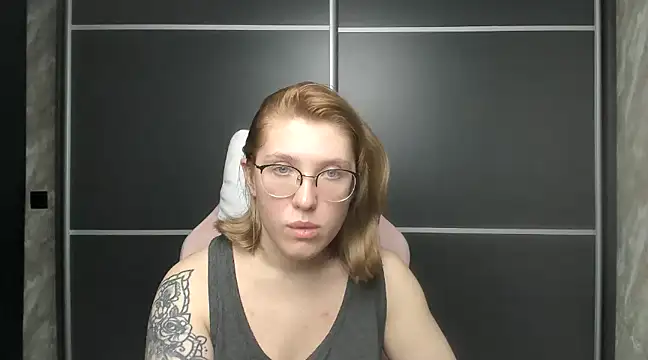 Snapshot of Reginasmilee chatting on 02-09-25, 03:12 Reginasmilee online show from 02-09-25, 03:12