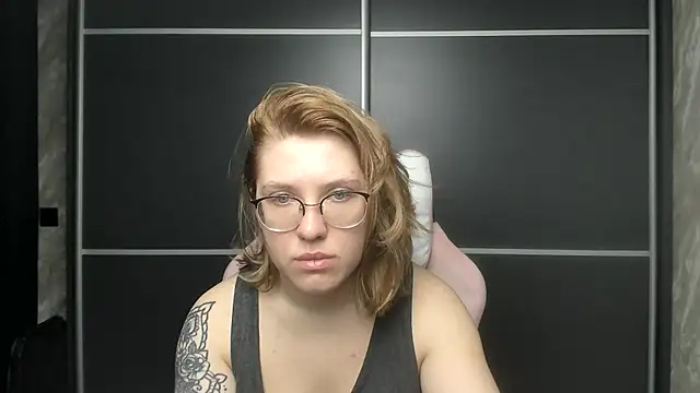 Snapshot of Reginasmilee chatting on 02-10-25, 04:08 Reginasmilee online show from 02-10-25, 04:08