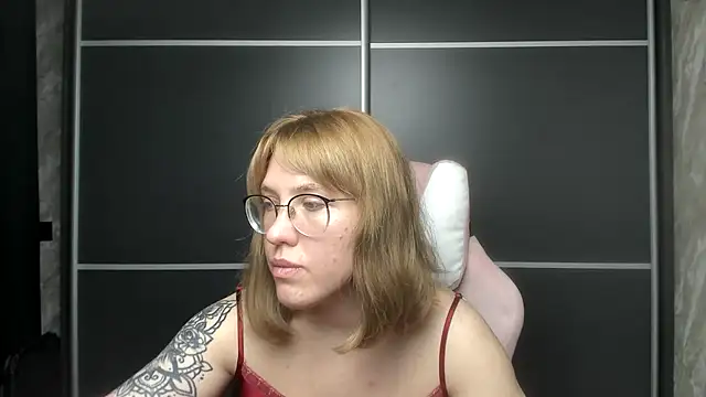 Snapshot of Reginasmilee chatting on 02-10-25, 07:15 Reginasmilee online show from 02-10-25, 07:15