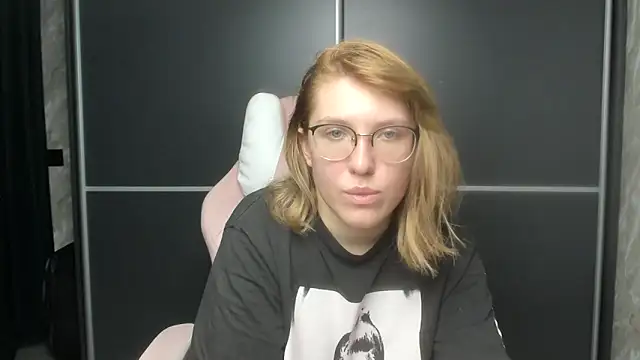 Snapshot of Reginasmilee chatting on 02-11-25, 11:43 Reginasmilee online show from 02-11-25, 11:43