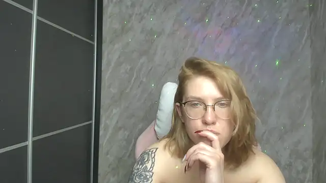 Snapshot of Reginasmilee chatting on 02-13-25, 04:00 Reginasmilee online show from 02-13-25, 04:00