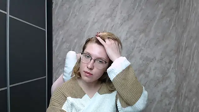 Snapshot of Reginasmilee chatting on 02-14-25, 03:05 Reginasmilee online show from 02-14-25, 03:05