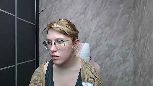 Snapshot of Reginasmilee chatting on 02-15-25, 03:39 Reginasmilee online show from 02-15-25, 03:39