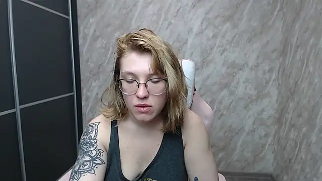 Snapshot of Reginasmilee chatting on 02-16-25, 05:59 Reginasmilee online show from 02-16-25, 05:59