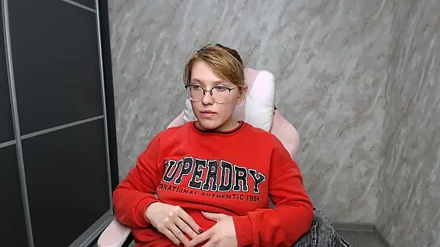 Snapshot of Reginasmilee chatting on 02-19-25, 02:44 Reginasmilee online show from 02-19-25, 02:44