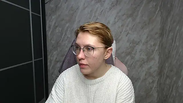 Snapshot of Reginasmilee chatting on 02-20-25, 02:35 Reginasmilee online show from 02-20-25, 02:35