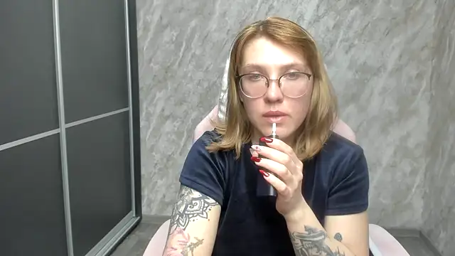 Snapshot of Reginasmilee chatting on 02-21-25, 06:26 Reginasmilee online show from 02-21-25, 06:26