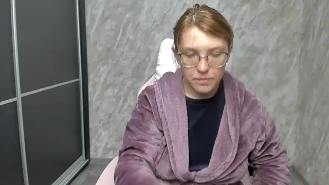 Snapshot of Reginasmilee chatting on 02-22-25, 04:29 Reginasmilee online show from 02-22-25, 04:29