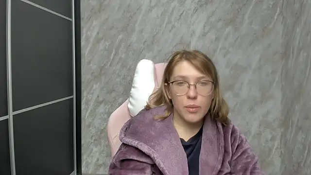 Snapshot of Reginasmilee chatting on 02-22-25, 07:56 Reginasmilee online show from 02-22-25, 07:56