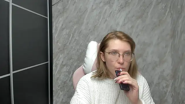 Snapshot of Reginasmilee chatting on 02-23-25, 03:51 Reginasmilee online show from 02-23-25, 03:51