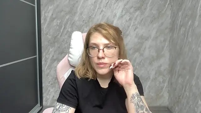 Snapshot of Reginasmilee chatting on 02-24-25, 05:54 Reginasmilee online show from 02-24-25, 05:54