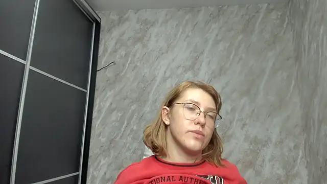 Snapshot of Reginasmilee chatting on 02-25-25, 02:47 Reginasmilee online show from 02-25-25, 02:47