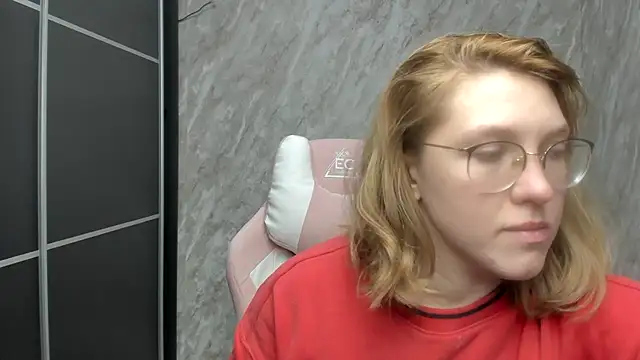 Snapshot of Reginasmilee chatting on 02-25-25, 06:03 Reginasmilee online show from 02-25-25, 06:03