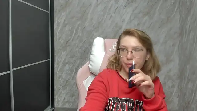 Snapshot of Reginasmilee chatting on 02-26-25, 02:48 Reginasmilee online show from 02-26-25, 02:48