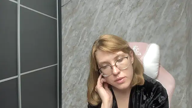 Snapshot of Reginasmilee chatting on 02-27-25, 05:58 Reginasmilee online show from 02-27-25, 05:58