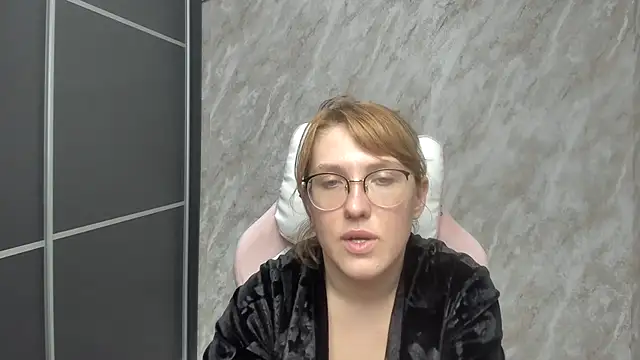 Snapshot of Reginasmilee chatting on 02-28-25, 12:31 Reginasmilee online show from 02-28-25, 12:31