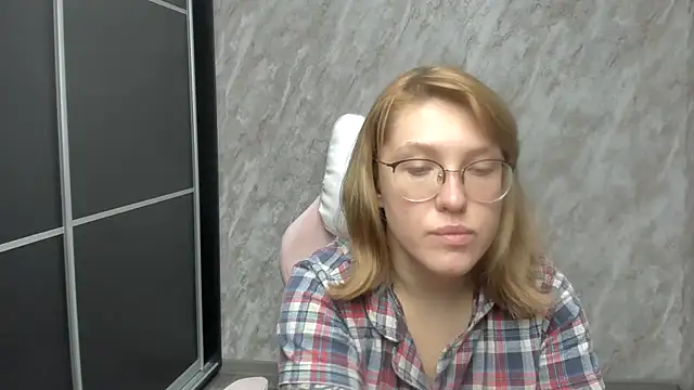 Snapshot of Reginasmilee chatting on 03-02-25, 10:45 Reginasmilee online show from 03-02-25, 10:45