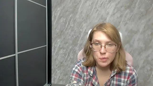 Snapshot of Reginasmilee chatting on 03-02-25, 01:49 Reginasmilee online show from 03-02-25, 01:49