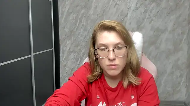 Snapshot of Reginasmilee chatting on 03-02-25, 05:14 Reginasmilee online show from 03-02-25, 05:14