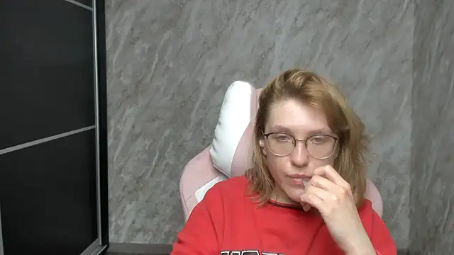 Snapshot of Reginasmilee chatting on 03-05-25, 06:01 Reginasmilee online show from 03-05-25, 06:01