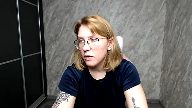 Snapshot of Reginasmilee chatting on 03-06-25, 05:57 Reginasmilee online show from 03-06-25, 05:57