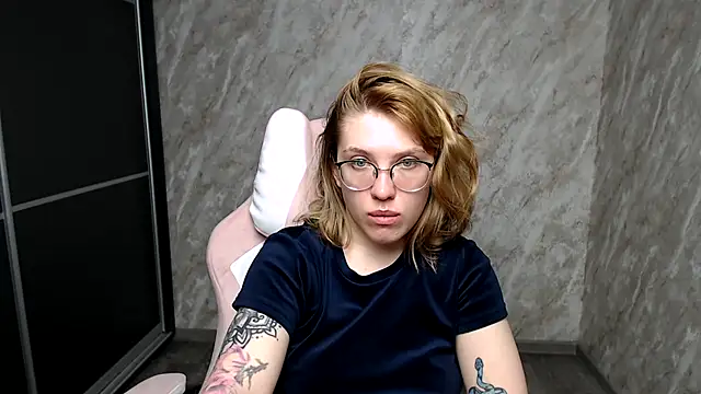 Snapshot of Reginasmilee chatting on 03-07-25, 02:46 Reginasmilee online show from 03-07-25, 02:46