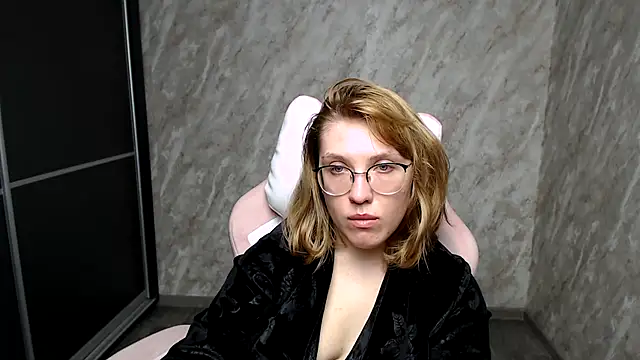 Snapshot of Reginasmilee chatting on 03-07-25, 06:46 Reginasmilee online show from 03-07-25, 06:46