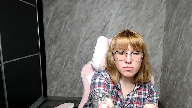 Snapshot of Reginasmilee chatting on 03-08-25, 05:59 Reginasmilee online show from 03-08-25, 05:59