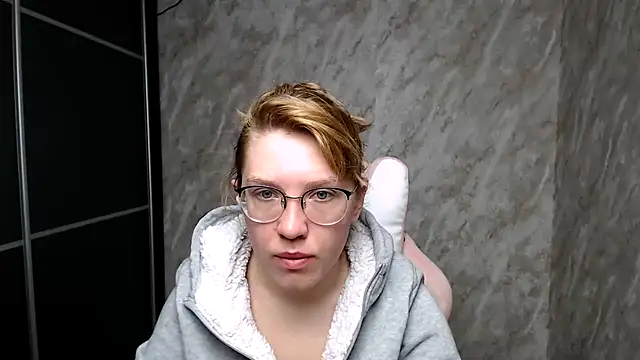 Snapshot of Reginasmilee chatting on 03-12-25, 02:52 Reginasmilee online show from 03-12-25, 02:52