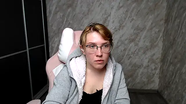 Snapshot of Reginasmilee chatting on 03-12-25, 01:19 Reginasmilee online show from 03-12-25, 01:19