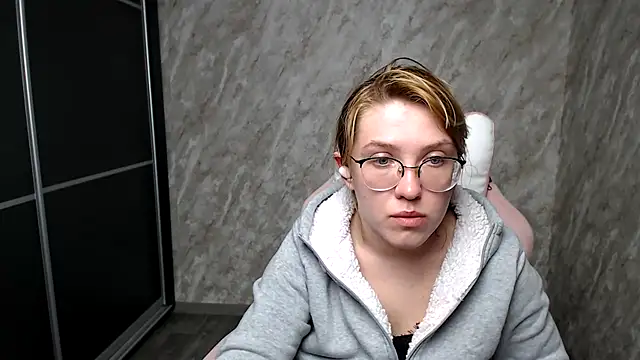 Snapshot of Reginasmilee chatting on 03-12-25, 05:07 Reginasmilee online show from 03-12-25, 05:07