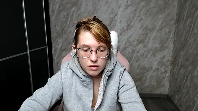 Snapshot of Reginasmilee chatting on 03-13-25, 06:48 Reginasmilee online show from 03-13-25, 06:48